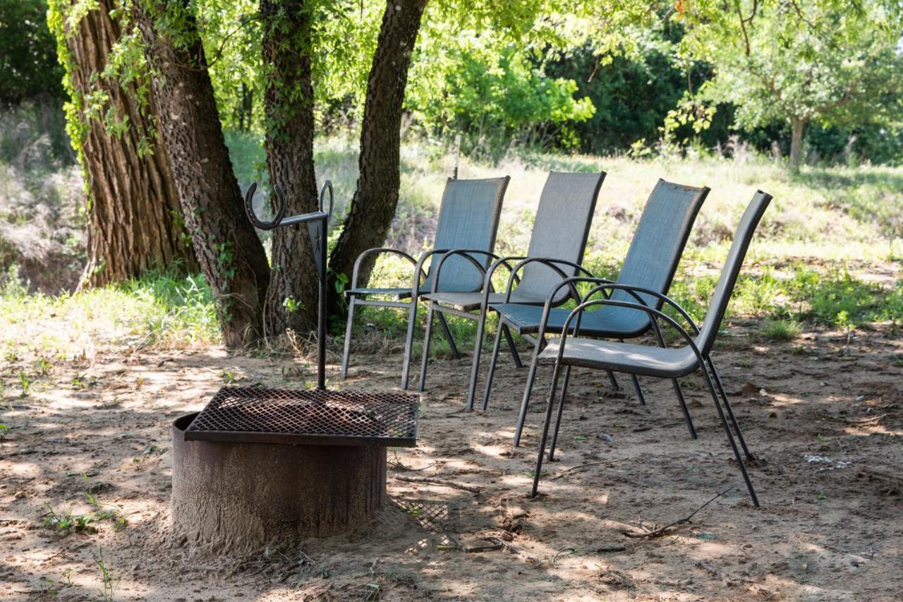 Stay On A 350-Acre Cattle Ranch! Brazos River! Tubing! Petting Zoo! Weatherford Exterior foto
