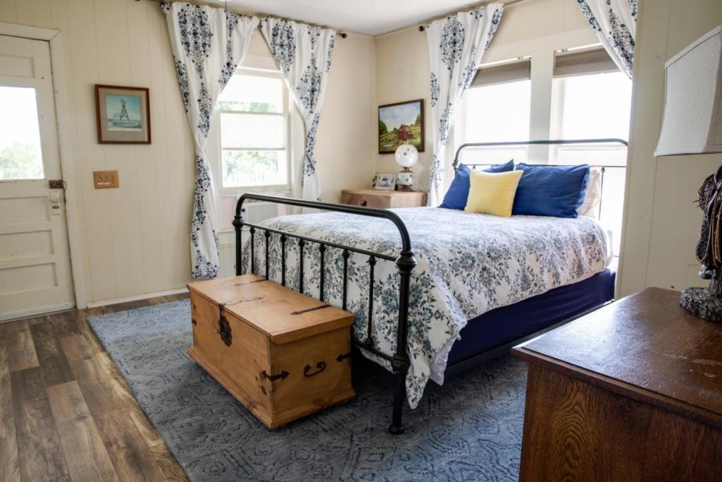 Stay On A 350-Acre Cattle Ranch! Brazos River! Tubing! Petting Zoo! Weatherford Exterior foto